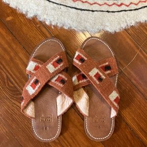 Ndavaa + Ilano Cross Sandals - 10